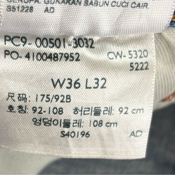 Levis 501 Button Fly Med Wash Distressed Whiskered Straight Leg Jean Size 36/32 - Picture 15 of 15